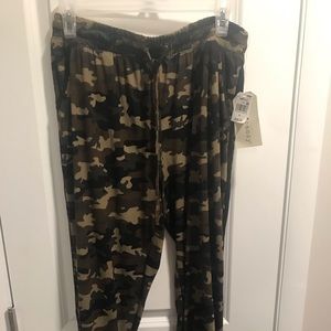 EyeCandy Camp Capri Joggers NWT